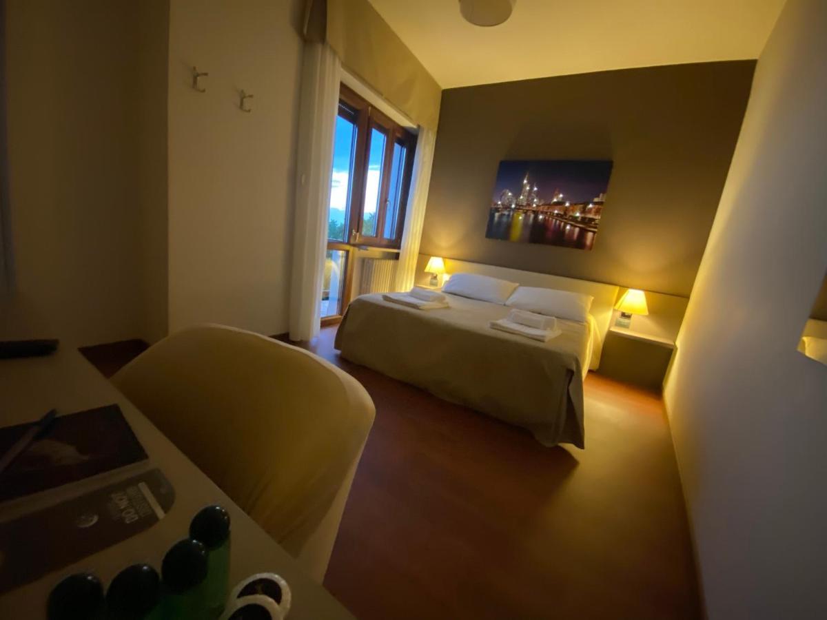 Hotel Lido Bollengo エクステリア 写真